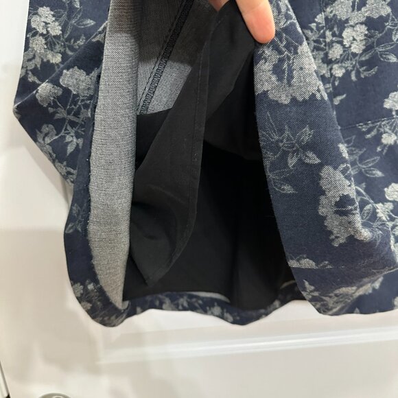Banana Republic A-Line Navy Floral Mini Skirt - Size 2 - Picture 6 of 7